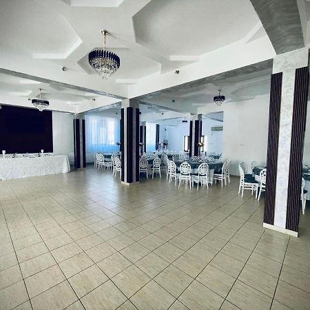 Hotel Tata Si Fii Bechet Buitenkant foto