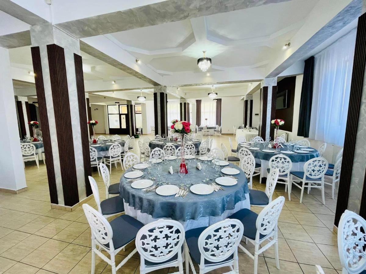 Hotel Tata Si Fii Bechet Buitenkant foto