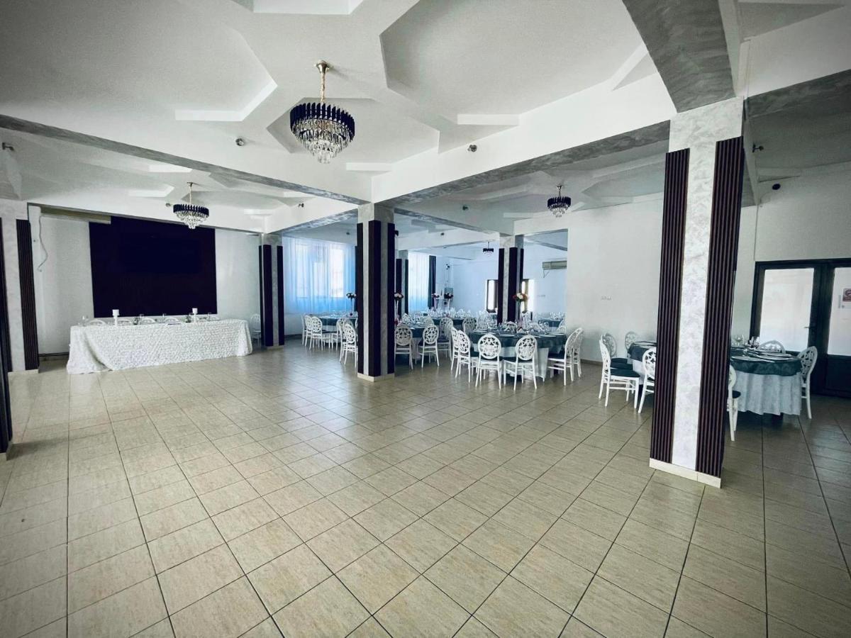 Hotel Tata Si Fii Bechet Buitenkant foto