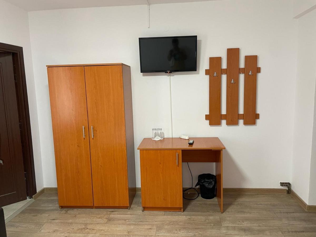 Hotel Tata Si Fii Bechet Buitenkant foto