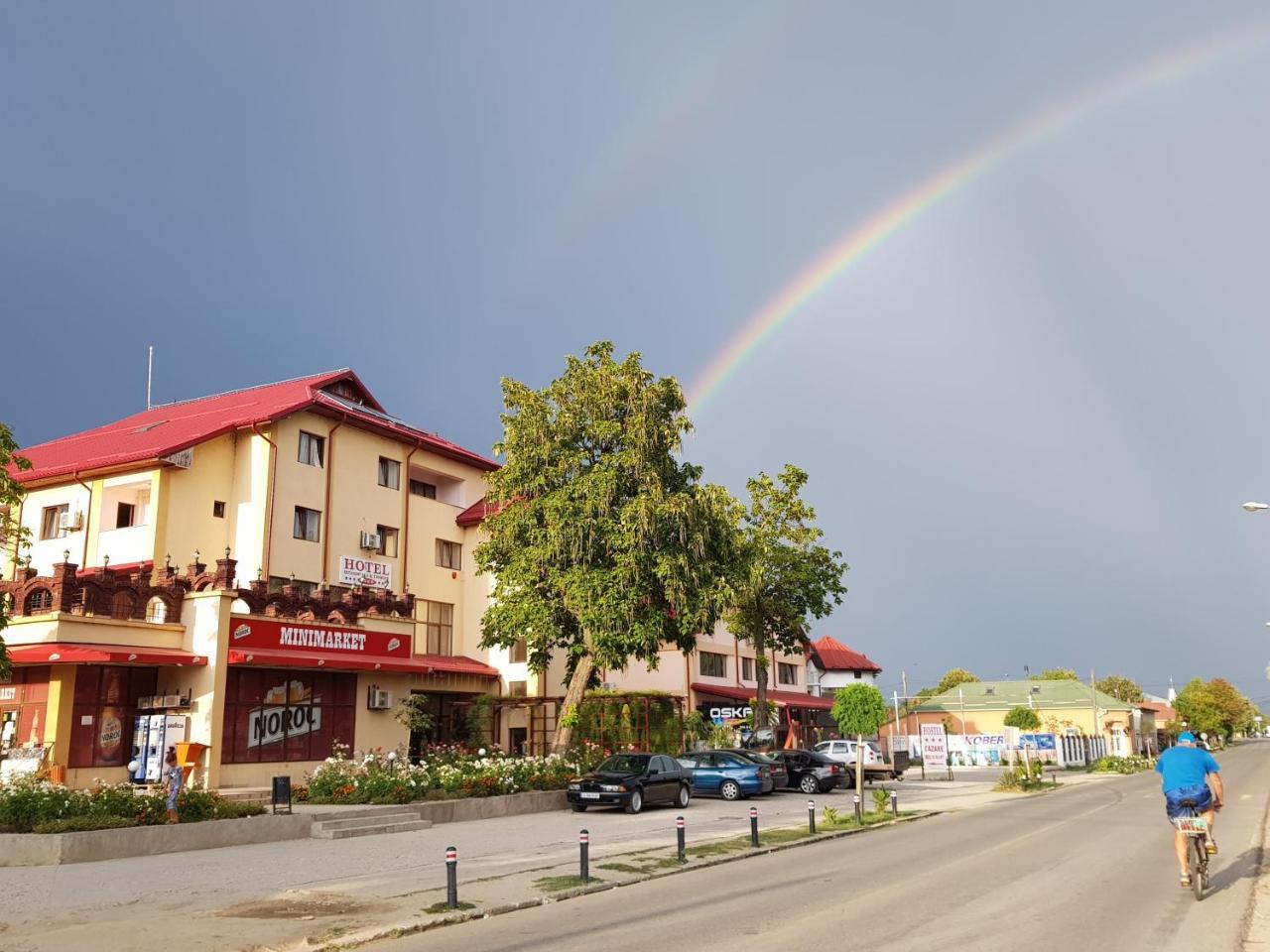 Hotel Tata Si Fii Bechet Buitenkant foto